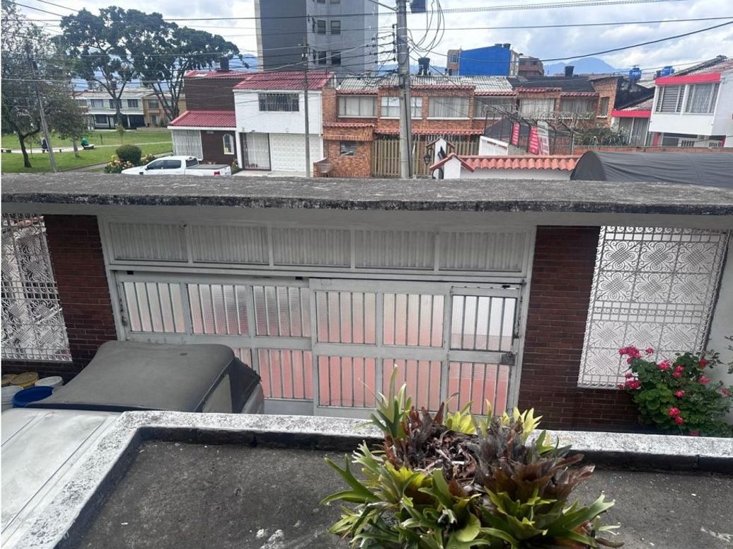 Casa en venta en Normandía, Bogotá · foto 2 de 10