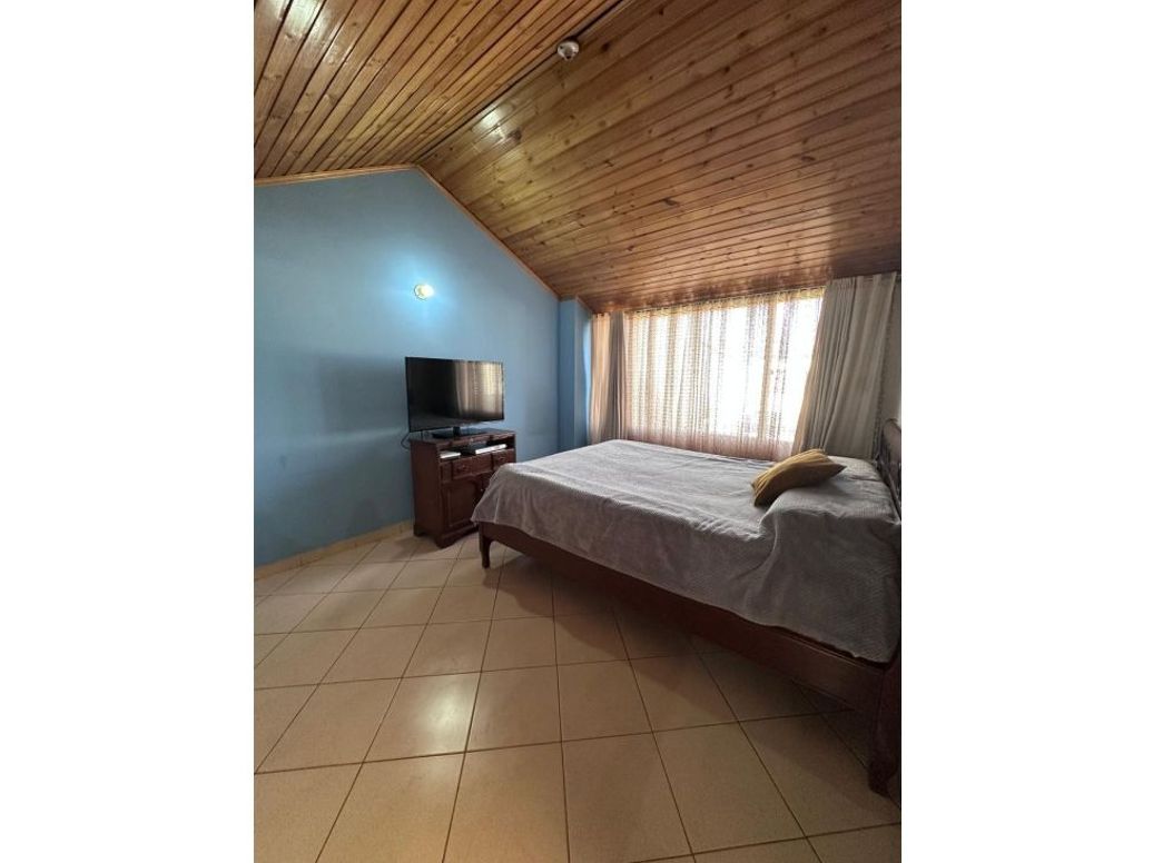 Casa de 3 alcobas en venta en Engativá, Bogotá, 220 m² · foto 9 de 17