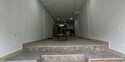 Se arrienda local en Envigado, sector zona centro, cuenta con 80 mts, 2 baños y red de gas.Ubicado en zona comercial y residencial, cerca del parque principal, con facilidad de acceso y transporte, flujo de personas y vehículos, ideal para tu negocio.