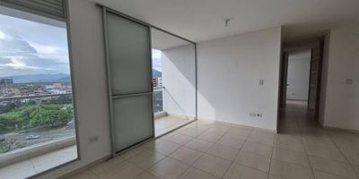 Apartamento en excelentes condiciones en el sector de Condina Pereira, cuenta con 3 habitaciones, 2 baños completos, sala comedor, cocina integral, vista panorámica con gran iluminación y ventilación, parqueadero privado y espectaculares zonas sociales. Piscina, cancha, salón social y mas. Contáctanos !! TATIANA GALVIZ