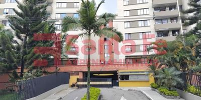 INMUEBLE SUJETO A VERIFICACIÓN DE DISPONIBILIDAD
CALENTADOR A GAS, BAÑOS CABINADOS EN VIDRIO TEMPLADO CON MUEBLE Y ESPEJOS, BLACKOUT EN VENTANAS Y PUERTA DEL BALCÓN, PUERTA BLINDADA
ZONAS COMUNES CON CANCHA, SAUNA ZONA DE MASCOTAS, GYM