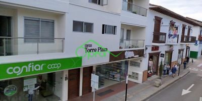 LA CEJA, CASA PARA USO COMERCIAL UBICADA A MEDIA CUADRA DEL PARQUE PRINCIPAL DE LA CEJA, ZONA ALTAMENTE COMERCIAL, 200 MTS2 APROX, 4 ALCOBAS, 2 BAÑOS, PATIO, COCINA Y ZONA SOCIAL AMPLIA, BALCON. APTA PARA RESTAURANTE, CENTRO MEDICO, SPA. EXCELENTE UBICACION