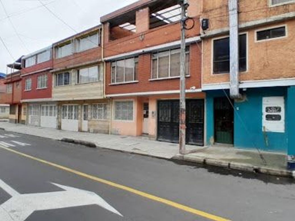 Casa de 6 alcobas en venta en Bosque Popular, Bogotá, 253 m² · foto 2 de 14