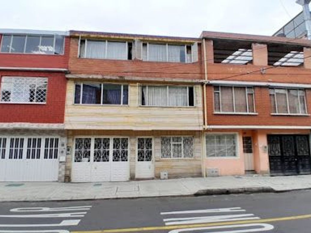 Casa de 6 alcobas en venta en Bosque Popular, Bogotá, 253 m² · foto 3 de 14