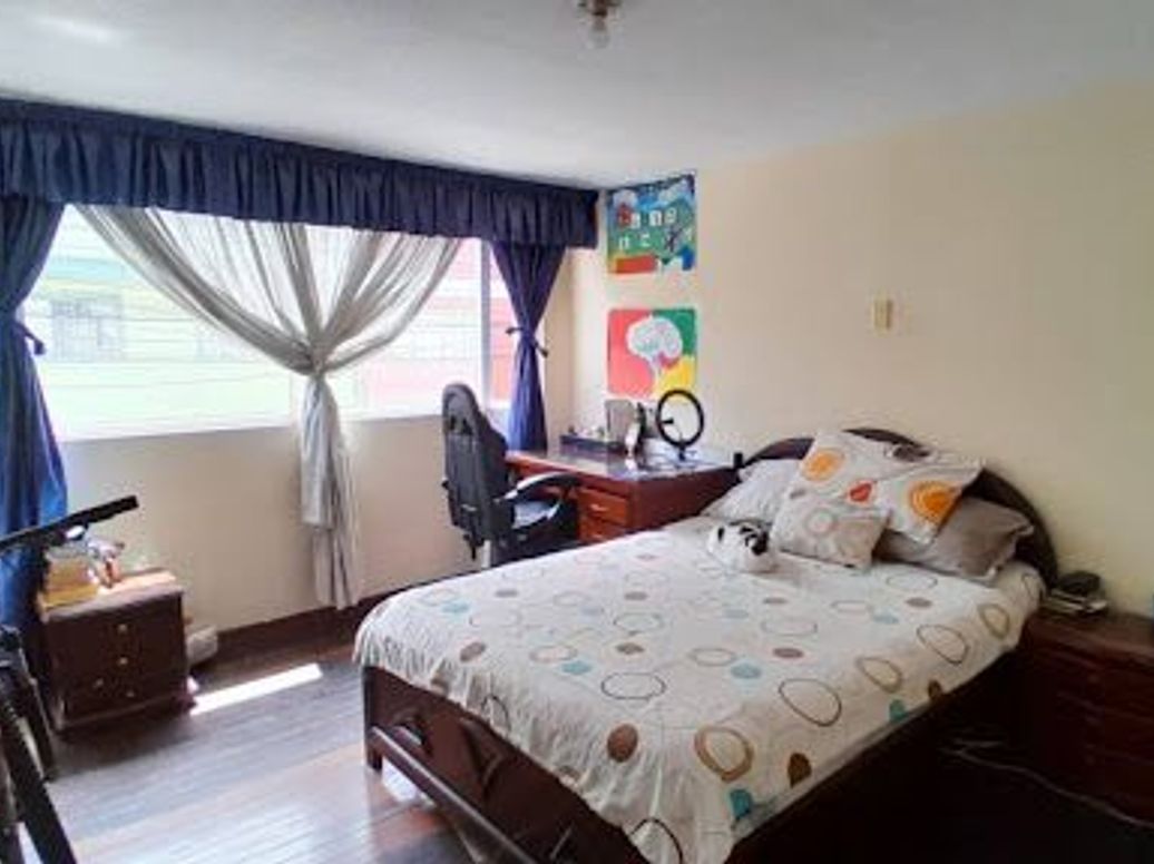 Casa de 6 alcobas en venta en Bosque Popular, Bogotá, 253 m² · foto 9 de 14