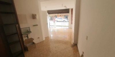 Local san marcos Ideal para almacen, tienda, sastrería, papelería con Persiana, piso Baldosa, reja, baño 
