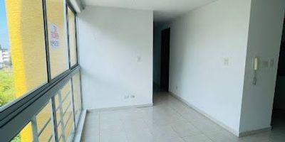 SE VENDE!!  Apartamento sector Lago la Pradera, Torre Ámbar, excelente ubicación, cerca a colegios, universidades, iglesias, parques, centros comerciales, sobre vía principal con fácil acceso vehicular y a transporte publico, el conjunto cuenta con piscina para adultos y niños, parque infantil, cancha múltiple, zona bbq, salón social grande. El apartamento cuenta con 3 habitaciones con closet, 2 baños 1 en alcoba principal, sala comedor, cocina integral, zona de ropas. también cuenta con parqueadero privado y cubierto.  CONTACTANOS YA !! 