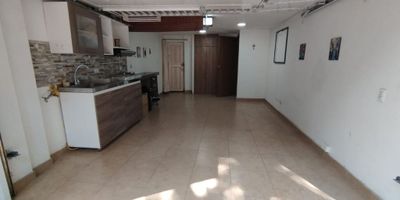 ¡OPORTUNIDAD DE ALQUILER EN CENTENARIO! Se ofrece local de 30 m² en el primer piso del Edificio San Pablo, ubicado en el prestigioso barrio Centenario. Este funcional espacio cuenta con baño completo, cocineta y un práctico armario para almacenamiento,puerta electrica, Su excelente ubicación garantiza fáciles vías de acceso y cercanía a diversas opciones de transporte público. ¡Ideal para peluquerías, sastrerías, estudios de piercing y tattoo! ¿Qué esperas para establecer tu negocio en una zona privilegiada? ¡Aprovecha ahora!