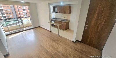 APARTAMENTO EN VENTA, CONJUNTO RESIDENCIAL LUCCA LA TOSCANA BARRIO LAS VILLAS ZIPAQUIRÁ 
Área de 60 M2 en un 5 piso vista interior con ascensor, consta de sala comedor con balcón, cocina integral, zona de lavandería, tres habitaciones, dos baños y parqueadero cubierto.
El conjunto cuenta con áreas infantiles, áreas sociales en club house, con piscinas climatizadas, gimnasio, jacuzzi, turco, golfito, cancha múltiple, zona BBQ, salón comunal y parqueadero de visitantes 
