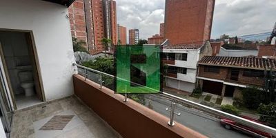 Bemsa propiedad raíz ofrece amplio apartamento en el sector de Calasanz parte baja, cuenta con 2 alcobas. 2 baños, salón comedor, cocina integral con red de gas, parqueadero para moto.
Sector con excelente servicio de trasporte cerca al sector comercial.
para mas información ponte en contacto al numero 604 4752340 