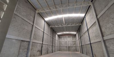 Espectacular bodega en zona franca, para que puedas disfrutar de todos los beneficios si estableces tu empresa en este sector, la bodega cuenta con excelentes espacios y muy buena altura, ideal para almacenamiento. No pierdas esta oportunidad, llamanos para brindarte mas informacion.