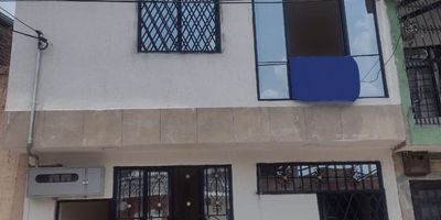 ¡Estrena tu nuevo espacio! Apartamento en segundo piso con excelente ubicación en Simón Bolívar
¿Buscas un espacio moderno, funcional y bien ubicado? ¡Este puede ser el indicado para ti! Cuenta con sala comedor, baño social, cocina sencilla, dos habitaciones y una práctica zona de oficios con lavadero de ropa y punto para lavadora. Los servicios públicos son totalmente independientes, lo que te brinda control total sobre tu consumo. 
Su ubicación es otro gran beneficio: a pocos pasos de la calle 25, con cómodas vías de acceso y transporte público cercano. Además, en sus alrededores encontrarás iglesias, tiendas, gimnasios y parques, lo que hace de este una excelente opción para vivir de forma práctica y segura.
Agenda tu cita hoy mismo y descubre todo lo que este espacio tiene para ofrecerte. ¡No dejes pasar la oportunidad de estrenar tu nuevo hogar en una zona con todo a tu alcance!