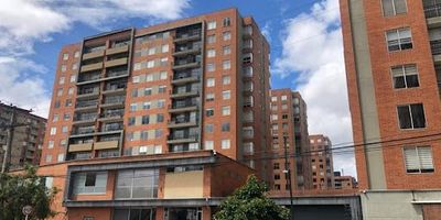 85.00 M2 AREA CONSTRUIDA, 75,70 M2, AREA PRIVADA, TRES ALCOBAS PRINCIPAL CON BAÑO PRIVADO Y VESTIER, BAÑO AUXILIAR DE ALCOBAS Y SOCIAL, SALA COMEDOR CON BALCON, ESTUDIO, COCINA INTEGRAL A GAS CON ZONA DE LAVANDERIA CALENTADOR A GAS, PISOS EN MADERA LAMINADA AREA SOCIAL Y ALFOMBRA EN ALCOBAS, PUERTA DE SEGURIDAD, ENCORTINADO, PERFECTO ESTADO, UN GARAJE CUBIERTO No 169, DEPOSITO No 111, CONJUNTO CON TRES SALONES COMUNALES, CLUB HOUSE,  GIMNASIO, SAUNA TURCO, PISCINA, ZONA DE B.B.Q., JUEGOS INFANTILES, ZONAS VERDES, CANCHA MULTIPLE, PARQUEO DE VISITANTES, ESTRATO 4, 7 AÑOS CONSTRUIDO.             