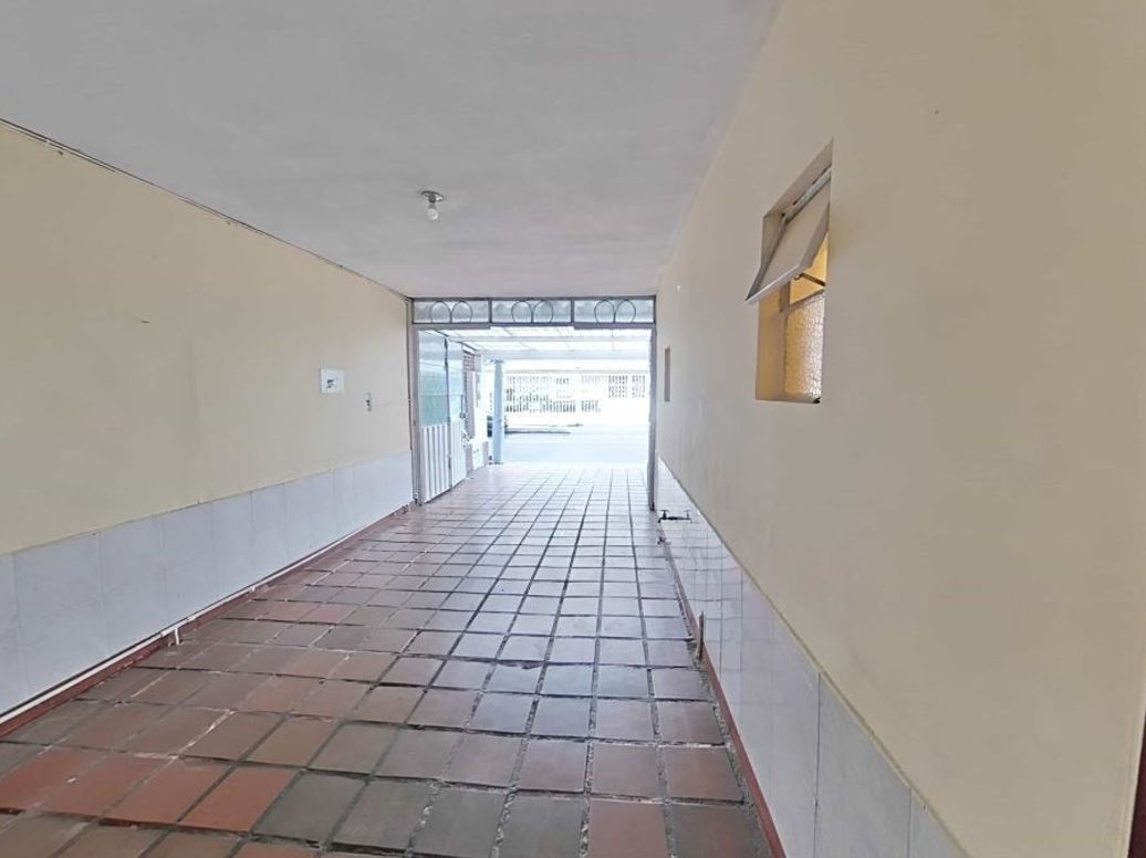 Casa de 7 alcobas en venta en Santa Isabel, Bogotá, 398 m² · foto 3 de 20