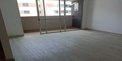 Codigo 27218. ? Apartamento en venta ubicado en Marinilla sector El CordobesSe vende moderno apartamento ubicado en unidad cerrada en el sector El Cordobés, Marinilla, una zona tranquila y de alta valorización. Esta propiedad se destaca por sus amplios espacios, excelente iluminación natural y hermosos acabados, ideal para quienes buscan confort, seguridad y calidad de vida.Distribución del apartamento:	•	3 habitaciones bien iluminadas	•	2 baños completos	•	Sala comedor amplia	•	Cocina abierta e integral	•	Zona de ropas independienteLa unidad residencial ofrece excelentes zonas comunes:	•	Cancha deportiva	•	Espejo de agua para niños	•	Parque infantil	•	Sauna	•	Gimnasio	•	Parqueadero de visitantes	•	Vigilancia 24 horasUbicación estratégica, con fácil acceso a transporte público y zonas comerciales. Un entorno ideal para familias, en un sector en crecimiento y con alta proyección de valorización.