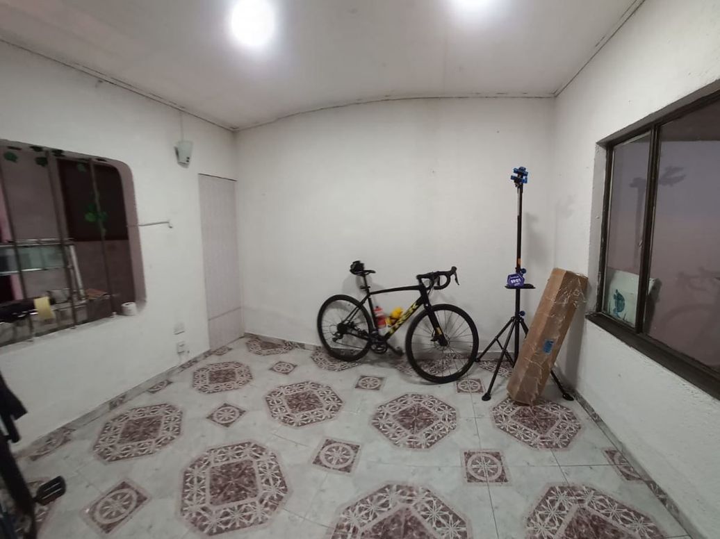Casa de 6 alcobas en venta en Ciudad Kennedy Central, Bogotá, 240 m² · foto 10 de 20