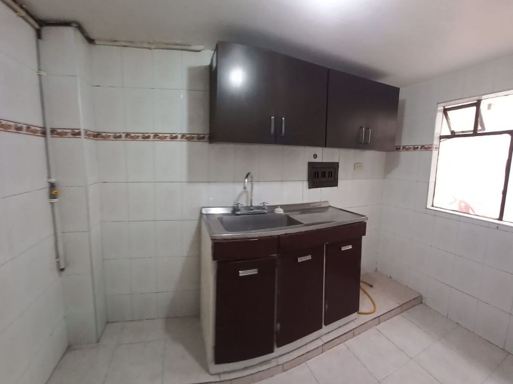 Casa de 6 alcobas en venta en Ciudad Kennedy Central, Bogotá, 240 m² · foto 15 de 20