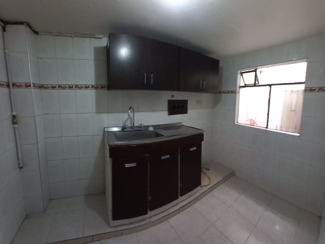 Casa de 6 alcobas en venta en Ciudad Kennedy Central, Bogotá, 240 m² · foto 16 de 20