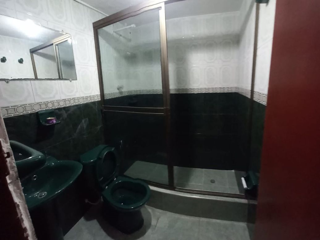 Casa de 6 alcobas en venta en Ciudad Kennedy Central, Bogotá, 240 m² · foto 18 de 20