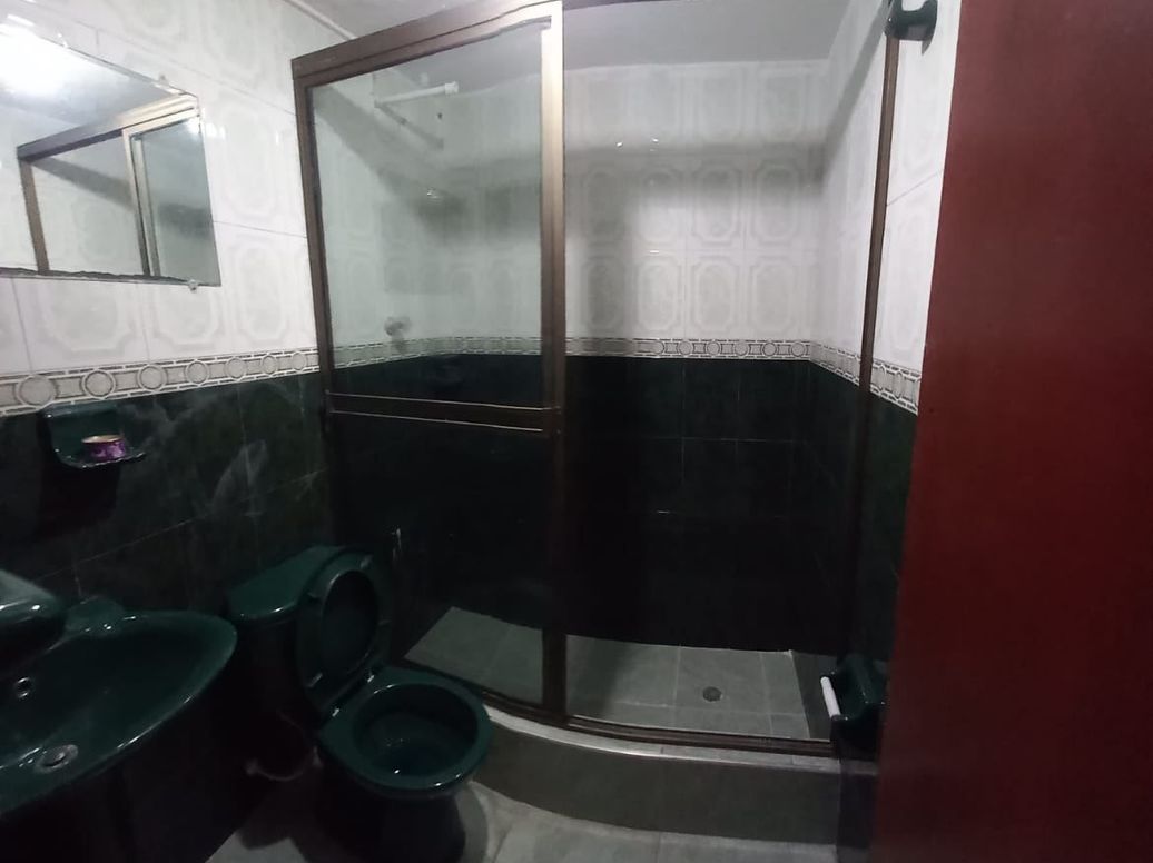 Casa de 6 alcobas en venta en Ciudad Kennedy Central, Bogotá, 240 m² · foto 17 de 20