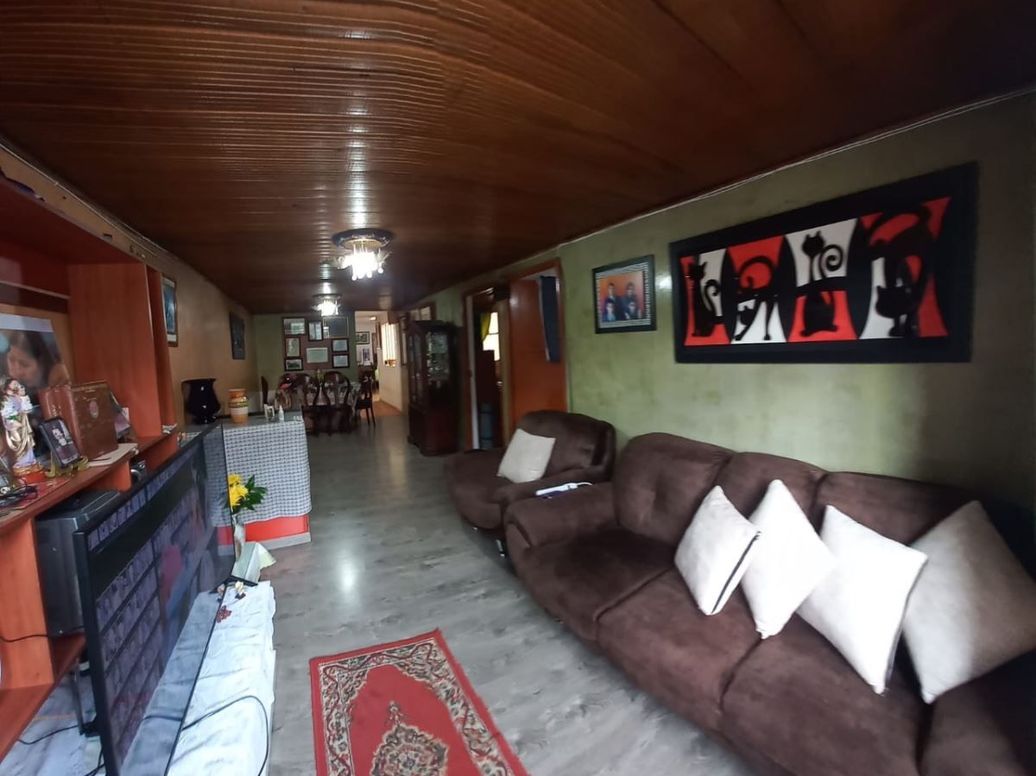 Casa de 6 alcobas en venta en Ciudad Kennedy Central, Bogotá, 240 m² · foto 3 de 20
