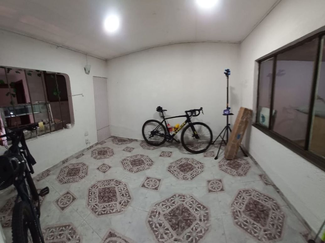 Casa de 6 alcobas en venta en Ciudad Kennedy Central, Bogotá, 240 m² · foto 11 de 20