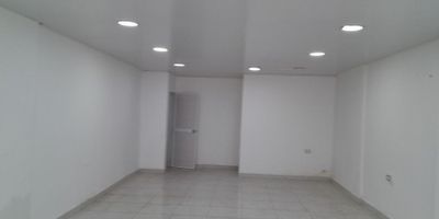 Descubre este amplio LOCAL con 67 metros cuadrados disponibles para tu negocio, cuenta con 1 baño, este inmueble ofrece un espacio versátil y funcional para emprender tus proyectos. No pierdas la oportunidad de invertir en este lugar. ¡Contáctanos ahora para más información y agenda una visita!