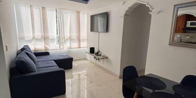 
Disfruta de la comodidad y el estilo en este apartamento amoblado, ideal para quienes buscan un espacio acogedor y funcional. Cuenta con parqueadero para mayor conveniencia, además de una zona especial para mascotas y niños. Mantente activo en su gimnasio pequeño y disfruta de momentos sociales en el salón y la zona de BBQ. Ubicado en un sector muy tranquilo con transporte de fácil acceso, es el lugar perfecto para vivir con comodidad. Ven a conocerlo