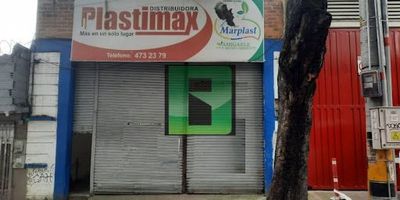 Bodega en excelente ubicación en zona mixta, sector La Candelaria placita de flores, cuenta con amplios espacios 150 mts, un baño, piso en concreto, a bordo de calle, ideal para supermercado, de fácil acceso.