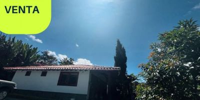 ¡Descubre esta espectacular finca para venta en Rionegro, Antioquia! Ubicada en una zona tranquila y rodeada de naturaleza, esta propiedad cuenta con un área de terreno de 2.500 M2, perfecta para aquellos que buscan un espacio amplio y acogedor; cuenta con 4 cómodas alcobas, 5 baños completos, 3 vestier,  cocina integral, sala comedor, estudio y zona de ropas, esta finca es ideal para una familia que deseen disfrutar de un ambiente tranquilo en el campo.

El exterior de la propiedad también ofrece una serie de comodidades, un garaje privado ofrece seguridad para su vehículo, parqueadero para visitantes, terraza y zonas verdes ideales para actividades al aire libre, reuniones familiares o simplemente disfrutar del entorno natural. Además, cuenta con un aparta estudio con baño y cocineta.

¡No pierdas la oportunidad de hacer de este inmueble tu nuevo hogar!

Contáctanos ahora para conocer más detalles y agendar una visita.

¡Te esperamos! 

CONGENIA INMOBILIARIA?
Administradores de sueños?

