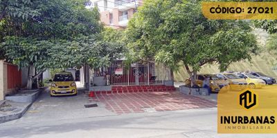 CÓDIGO INTERNO: 27021 - ¡ESCUCHAMOS OFERTAS! LOTE IDEAL PARA RESTAURANTES, CLÍNICAS Y/O EDIFICACIONES. SE ENCUENTRA UBICADO CERCA DE VÍAS PRINCIPALES, PARQUES, COLEGIOS, UNIVERSIDADES, SUPERMERCADOS, TRANSPORTE PÚBLICO E IGLESIAS.