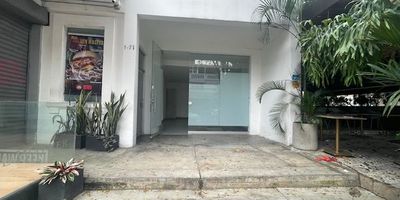 Local comercial ubicado en la carrera segunda oeste en el Barrio El Peñon, la calle mas transitada y comercial del barrio. Ubicado entre El Restaurante Distrito y el Bar Penelope. 