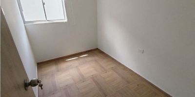 ? Arriendo Apartamento en El Sol, Manizales | ¡Vive con comodidad y buena ubicación! ☀️

Este moderno apartamento de 53 m² en un 6.º piso te ofrece un espacio funcional y bien distribuido: cocina con barra estilo americano, sala comedor con balcón, zona de ropas, 3 habitaciones con clósets, 2 baños (uno en la alcoba principal).

Admite mascotas
Piso en cerámica, buena iluminación, vista agradable
Ubicado en urbanización cerrada con vigilancia, ascensor, salón comunal, sala de usos múltiples, terraza y portería
Excelente conectividad: cerca de transporte público, colegios, universidades, centros comerciales y parques

¡Ideal para disfrutar de un estilo de vida tranquilo en zona residencial!

? Contáctanos y agenda tu visita.


