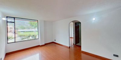 DC Venta apartamento Santa Teresa ? 

Vive en un sector residencial consolidado del norte de Bogotá, rodeado de zonas verdes, vías principales y transporte público. Este apartamento es ideal para quienes buscan espacio, ubicación y precio competitivo.

? Ubicación: Calle 165A #8F - 50
?️ Precio de venta: $233.000.000
? Área construida: 48 m²
?️ 2 habitaciones
? 1 baños
? Cocina integral 
? Piso 3, sin ascensor
? Antigüedad: 30 años
?  Remodelado 

? Administración aprox.: $190.000
? Precio por m²: $4.854.166

¡Una excelente opción para vivir o invertir en  Bogotá!

Contáctanos para más información o agendar una visita:
? WhatsApp: 319 2532417
? www.bogotarealestate.com.co
? Síguenos: @bogota.real.estate
