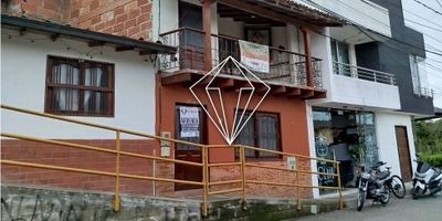 Se vende casa en La Ceja

Esta casa tradicional en La Ceja cuenta con un área aproximada de 85 m² y dispone de 3 habitaciones y estudio.  Además, incluye una sala, comedor, baño social completo en el primer piso, cocina integral, zona de ropas.

Se encuentra ubicada en una zona muy tranquila y cuenta con excelentes vecinos, además de un fácil acceso al transporte público.

Para más información, puedes contactarnos. 

GRUPO VABAIT S.A.S..
