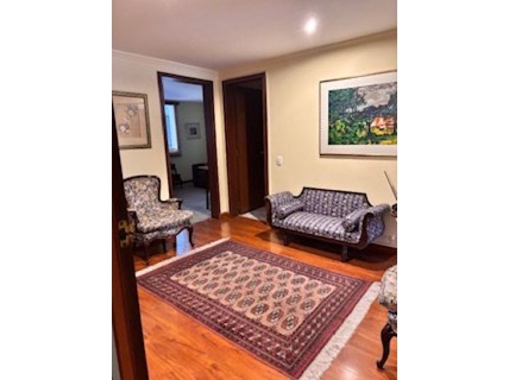 Apartamento de 3 alcobas en venta en Chico, Bogotá, 188 m² · foto 3 de 14