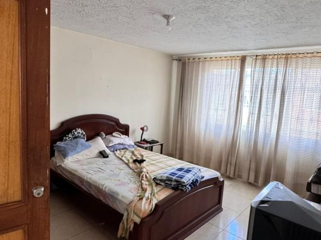 Casa de 6 alcobas en venta en El Retazo, Bogotá, 275 m² · foto 3 de 16