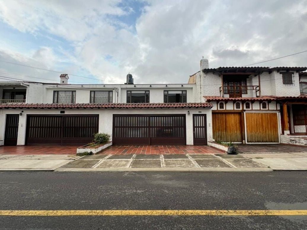 Casa de 4 alcobas en venta en Mónaco, Bogotá, 260 m² · foto 2 de 20