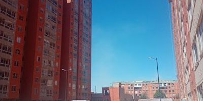 Apartamento nuevo para estrenar ¡Precio de oportunidad! Mientras otras  apartamentos en la zona están sobre los $200 millones, ubicado en sector residencial y comercial cercano a vías principales como av. ciudad de Cali, Av. Américas, rodeado de áreas verdes, colegios, hospitales y universidades. Conjunto cerrado, seguridad las 24 horas, zonas comunes próximas a entrega, Moderno apartamento en piso alto con buena vista e iluminación, acabados modernos de lujo con una habitación con amplio vestier, zona de lavado independiente con lavadero, un baño con división en vidrio y calentador a gas, barra de comedor plegable en madera, espejo decorativo en sala comedor y cocina abierta. 