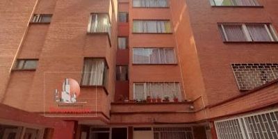 Galerías fabuloso apartamento estrato tres quinto piso exterior con una terraza excelente que rodea el apartamento, cuenta con un  Área 110 metros,  rodeado de  terraza 60 metros ,  vista de la ciudad. Consta de 3 habitaciones  la principal con puerta de salida a  terraza y baño privado,  1 baño social , sala comedor  con salida a la terraza, cocina amplia ,más cuarto y baño de servicio. Piso 5 sin ascensor,  Garaje cubierto doble ubicado en el sótano del edificio. Muy buenas vías de accedo, a unas cuadras del centro comercial galerías, disponibilidad inmediata, libre por todo concepto Informes Claudia Morales