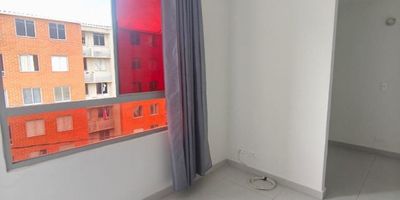 Descubre este apartamento 50 metros cuadrados distribuidos en 2 habitaciones, sala-comedor, cocina semi-integral, area de labores, jardin, 1 baño, parqueadero comunal, salon social, zona infantil, este inmueble de ofrece comodidad y funcionalidad. No pierdas la oportunidad de vivir en este espacio. ¡Contáctanos ahora para más información y agenda una visita!