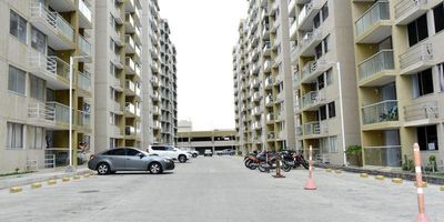 Apartamento en venta en Soledad – 60 m², Moderno y acogedor, cuenta con 2 alcobas, 2 baños, ideal para familias. Ubicado en conjunto cerrado con excelentes zonas comunes: gimnasio, cancha deportiva, juegos infantiles, kiosco social, piscina familiar, salón social, sendero peatonal, terraza y amplias zonas verdes. Ambiente tranquilo y seguro, perfecto para disfrutar en familia.