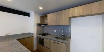 Apartamento en venta en Hayuelos Steel 22– ¡Con parqueadero, depósito y excelente ubicación!

Te presentamos este amplio y moderno apartamento de 62 m², ubicado en el piso 9, con acceso por ascensor y escaleras.

Incluye un bono de liquidez al comprador por $9.050.000

Características del inmueble:


 
 Vista interior
 
 
 2 habitaciones
 
 
 2 baños
 
 
 Sala comedor
 
 
 Cocina integral
 
 
 Zona de lavandería
 
 
 Piso laminado en habitaciones y zona social, cerámico en cocina y baños
 
 
 Parqueadero propio cubierto 
 
 
 Depósito 
 


Zonas comunes para disfrutar en familia:


 
 Teatrino
 
 
 Jacuzzi
 
 
 Salón de juegos
 
 
 Espacio de co-working
 
 
 Gimnasio equipado
 
 
 Zona para mascotas
 
 
 Vigilancia privada 24/7
 


Ubicación privilegiada en Bogotá:
A pocos minutos de los centros comerciales Hayuelos, Nuestro Bogotá y Multiplaza. Cercano a supermercados como D1, Justo & Bueno y Éxito. Fácil acceso a colegios como JF Kennedy y Camelot, y excelente conectividad gracias a su cercanía al Portal Dorado de TransMilenio y paraderos del SITP. Accesos principales por Avenida Ferrocarril de Occidente y Avenida Ciudad de Cali.

Documentación al día – Libre de gravamen.
Aceptamos financiación con todos los bancos.

Contáctanos para agendar tu visita y conoce tu próximo hogar.
