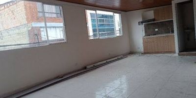 ¡Confort y ubicación ideal! Apartaestudio tipo loft en arriendo en Bellavista, a pasos de la Calle 68, Av. 72, tiendas Ara y D1, y cerca del Parque Simón Bolívar. Espacio de 36m con 1 baño y sala-comedor. Perfecto para vivir con comodidad y todo al alcance. Posibilidad de parqueadero para moto, este inmueble cuenta con servicios incluidos dentro del valor de canon.