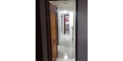 Se vende espectacular apartamento en Villa Maria. Consta de 3 habitaciones, 2 baños, salacomedor, cocina semi integral, pisos en ceramica,  zona de ropas, garaje,  muy iluminado y con excelentes acabados. Con excelente ubicacion en zona muy segura y tiene facil acceso a transporte publico.
