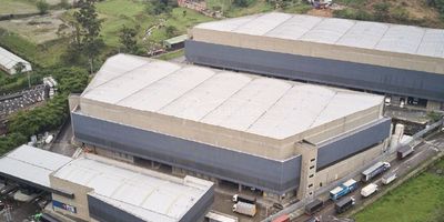 Bodega en arriendo en La Estrella, Parque Logístico. Con 5.246 m², altura de 11 m2, mezanine de 1.232m2, ubicada en una zona comercial de alto flujo, ideal para atraer clientes y posicionar tu marca. Perfecta para (tiendas, oficinas o negocios de servicios). Incluye 6 baños ,16 parqueaderos para carro, 23 para moto, cocineta, red contra incendio interna, capacidad del piso 2 Ton/M2, 17 muelles de cargue y descargue, con fácil acceso a estacionamiento y transporte público. ¡Contáctenos hoy para programar una visita! Descubre más propiedades en: www.rentamospropiedadraiz.com Código:776159