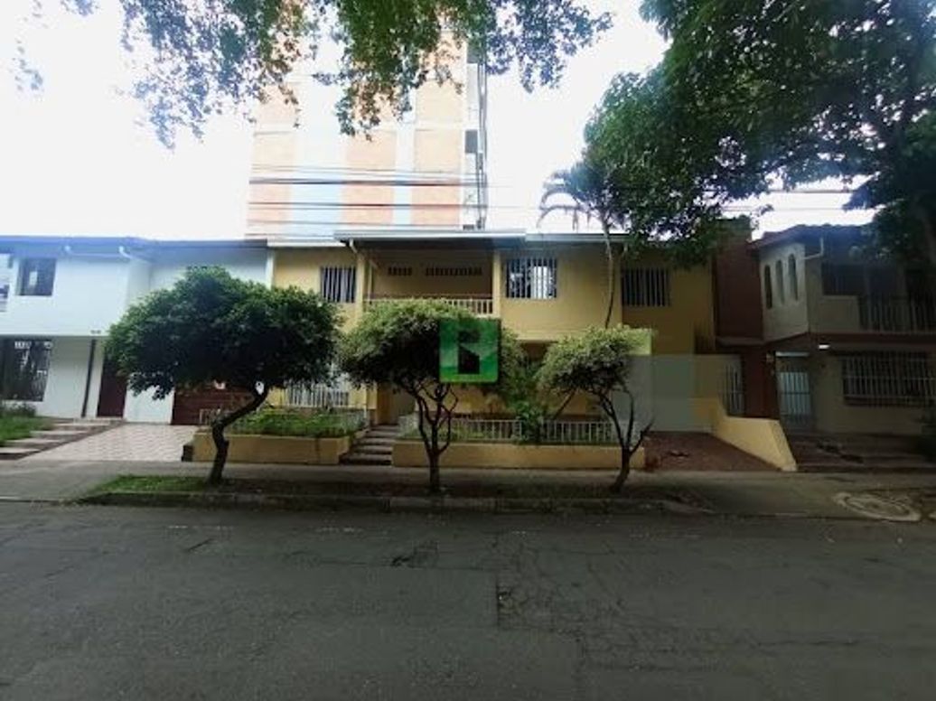 ARRIENDO de CASA RESIDENCIAL en LOS COLORES, Medellín en Los Colores