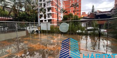 Arriendo local en envigado , sector el portal , con cocineta, 1 baño, piso de madera laminada , terraza para uso privado del local, seguridad diurna con rondero en la noche, cerca a autopista sur, estación metro envigado, centro comercial viva envigado, sector mixto, comercial y urbano , área 77 metros, el canon es + Iva