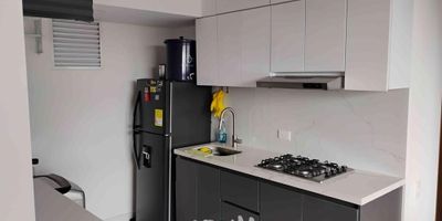 [VEN] ID HOUM: 153582

En Houm te ayudamos de forma fácil y segura. Los beneficios de comprar con nosotros:
    • Te ayudamos a conseguir financiamiento a través de una asesoría personalizada
    • Mediación y seguimiento de todo el proceso
    • Ponemos a tu disposición profesionales en notariado, registro y asesoría jurídica
¡Solo te preocupas de las firmas!

Departamento en venta, ubicado en el barrio Ciudad Salitre, con una superficie construida de 39.00 m² y superficie total de 42.00 m². 

Sus principales características son:

    • 2 dormitorios
    • 1 baño
    • Admite mascotas
    • Cuarto de lavado
            
Además, el inmueble cuenta con las siguientes amenidades:

    • Salón de eventos
    • Ascensor
    • Zona de juegos
    • Alberca
    • Gimnasio
    • Lavandería
    • Zona de asadores

Si compras con nosotros, te brindamos asesoría personalizada durante todo el proceso.
Más que una inmobiliaria, somos Houm.
*Aplican T&C