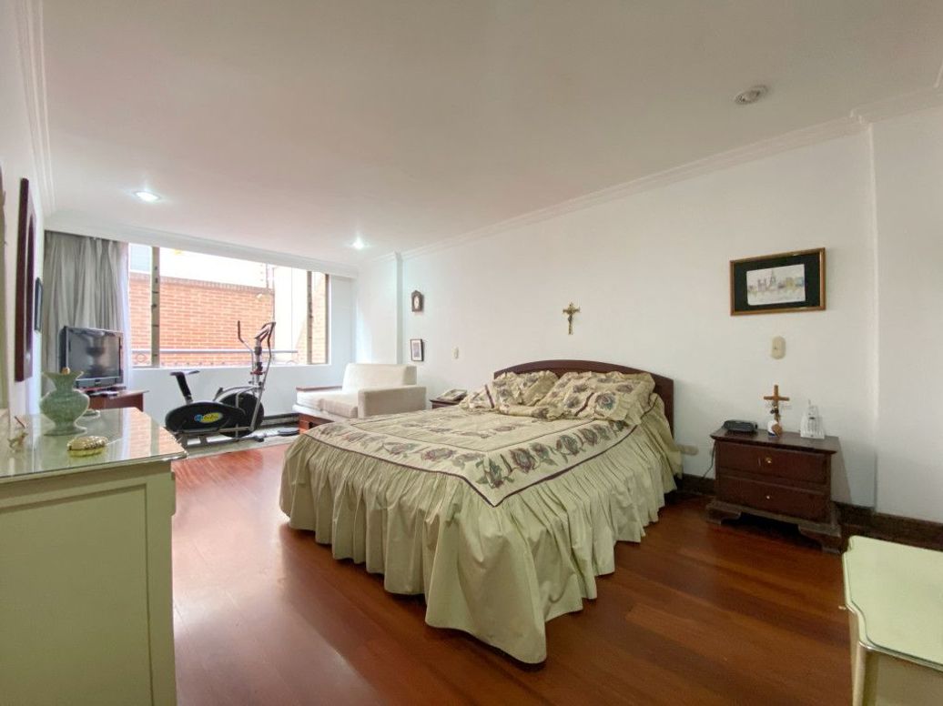 Apartamento de 3 alcobas en venta en Bellavista, Bogotá, 204 m² · foto 10 de 19